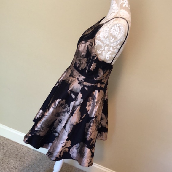 XSCAPE womens dress. Navy and metallic floral print. Lined with tulle skirt. - Picture 3 of 7